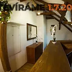 Apartmanovy Dum 13 Podkrovi 2