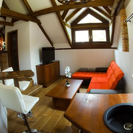 Apartmanovy Dum 13 Podkrovi 2 *