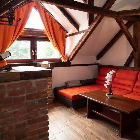 Apartmanovy Dum 13 Podkrovi 2 Apartment Sec