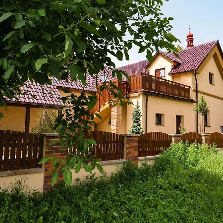 Apartmánový Dům 13 Podkroví 2 Apartamento *