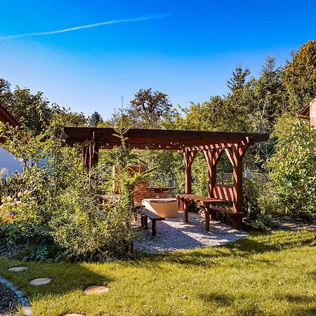 Apartmánový Dům 13 Podkroví 2 *